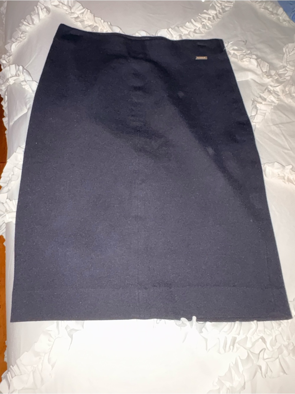 Tahari black stretch Pencil Skirt below knee length size small